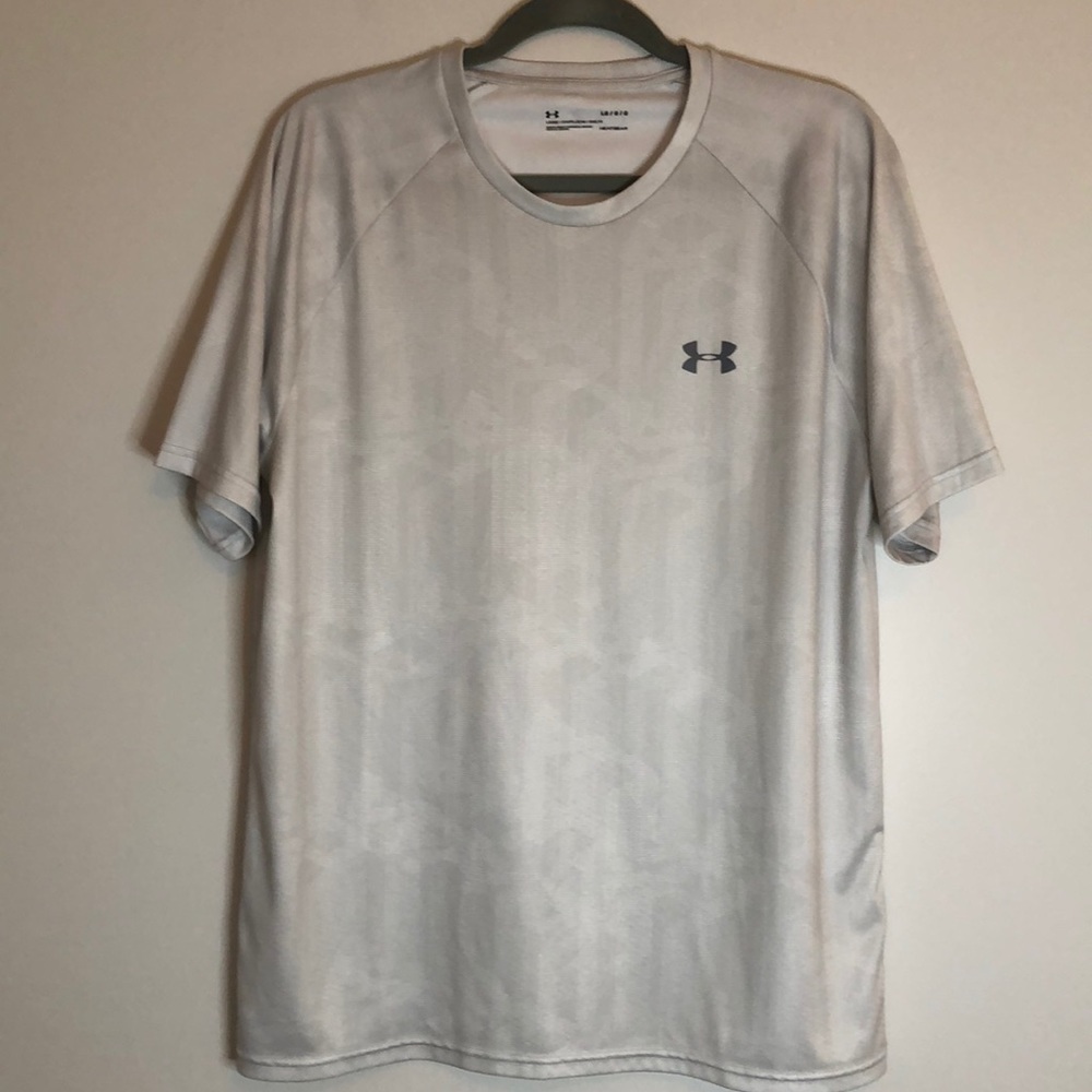 Under Armor Mens Athletic Shirt. SZ L
